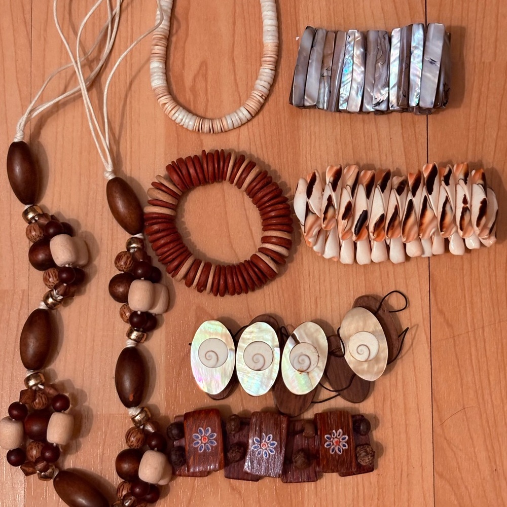 Hawaiian Shell and Wood Jewelry Set